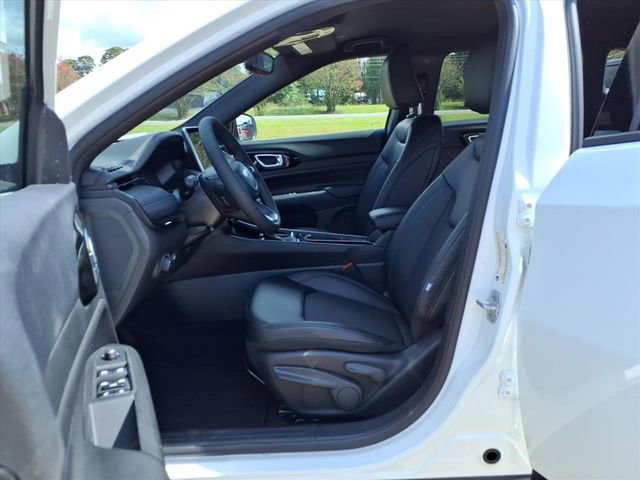 New 2026 Jeep Compass Latitude image 13