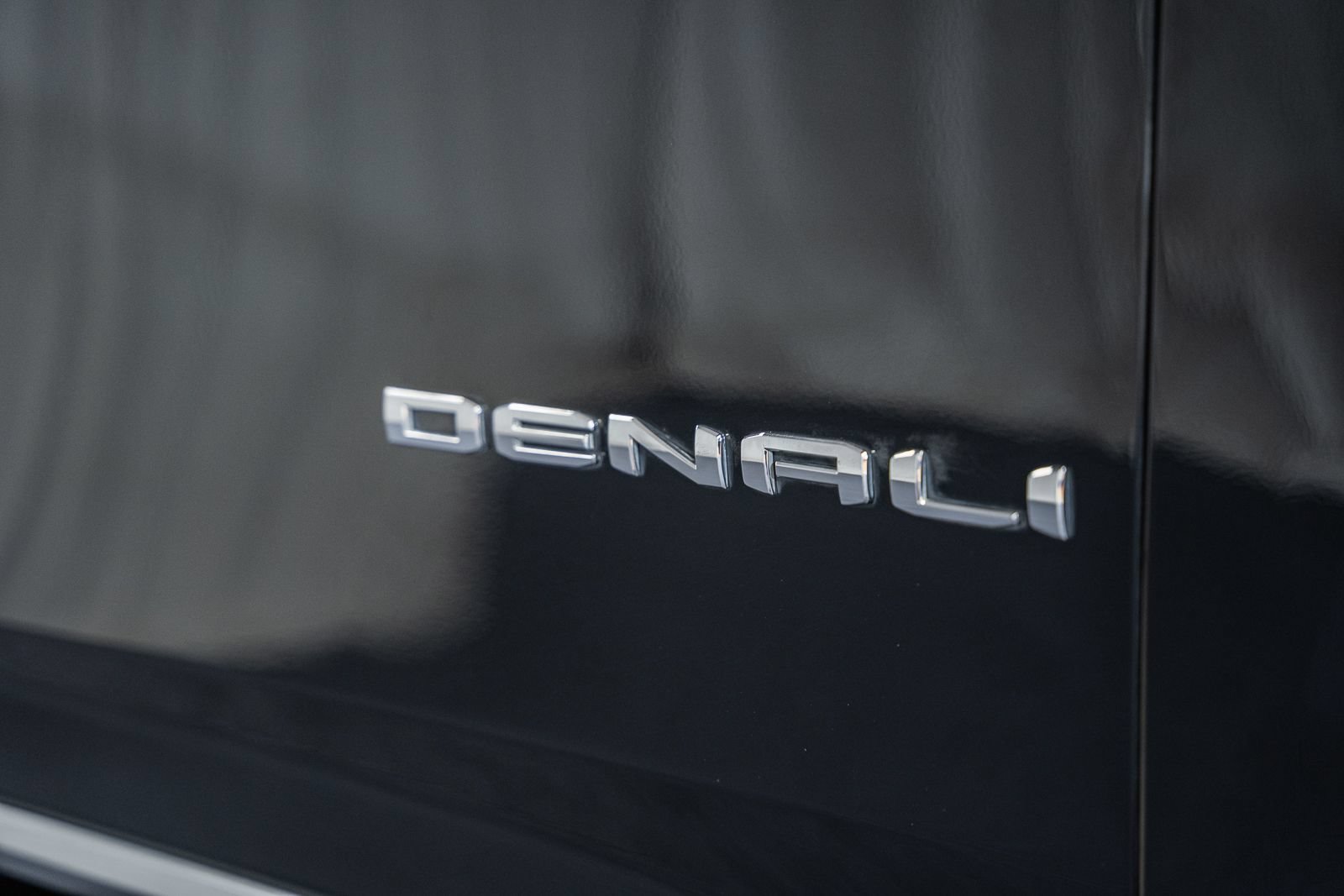 Used 2021 GMC Yukon Denali w/ Denali Premium Package AWD/4WD image 15