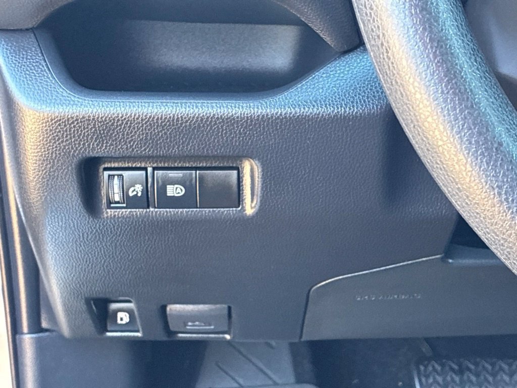 Used 2024 Toyota RAV4 LE AWD/4WD image 40