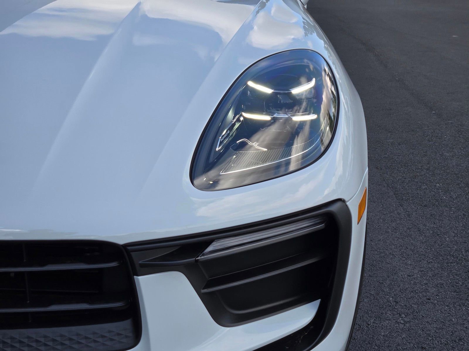 New 2026 Porsche Macan AWD/4WD image 10