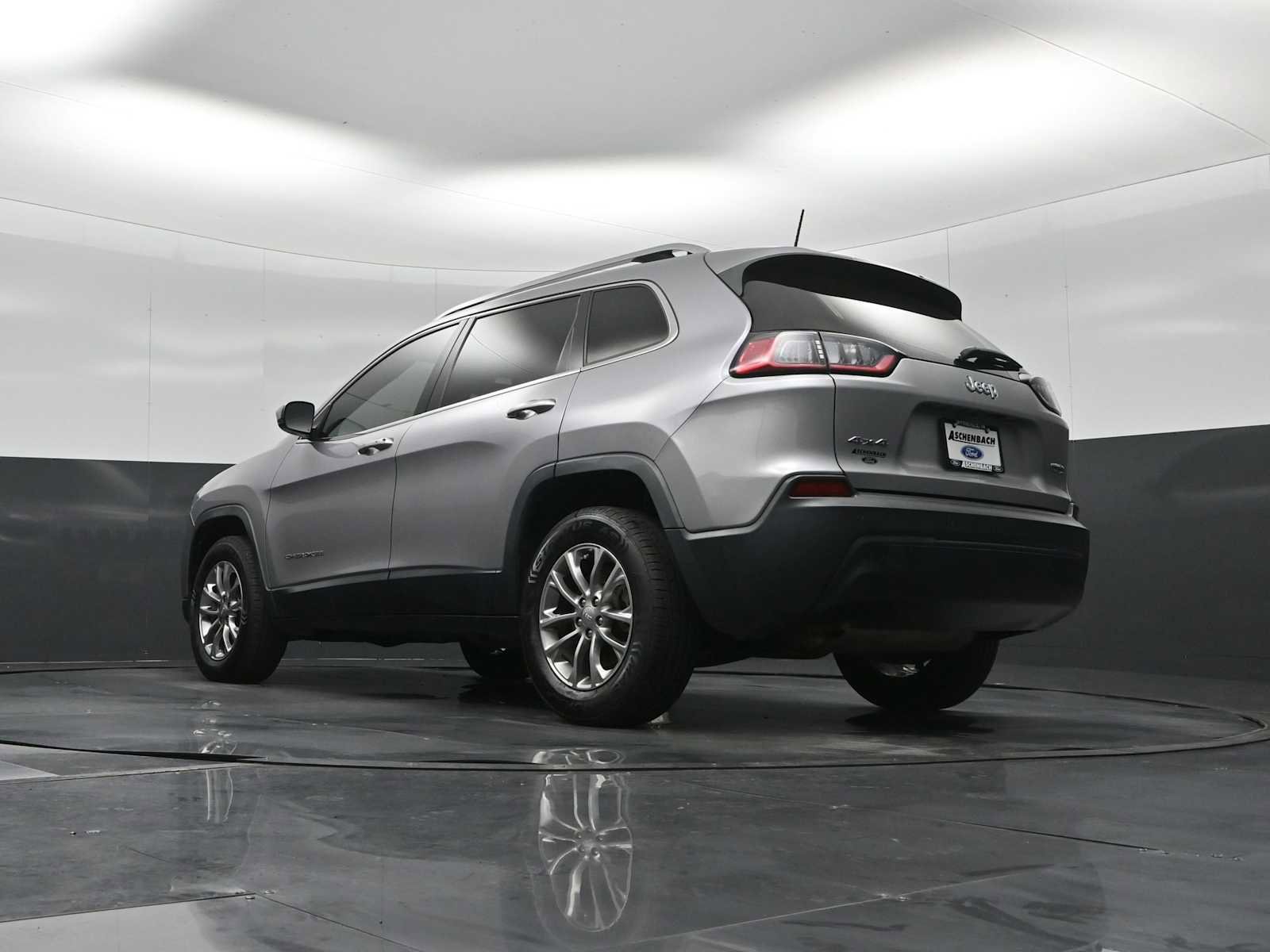 Used 2019 Jeep Cherokee Latitude Plus w/ Comfort/Convenience Group image 31