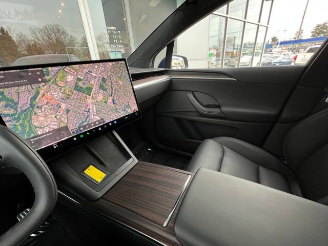 Used 2025 Tesla Model X image 11