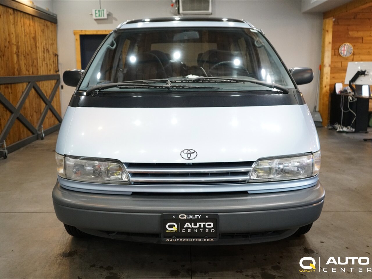 Used 1992 Toyota Previa LE RWD image 2