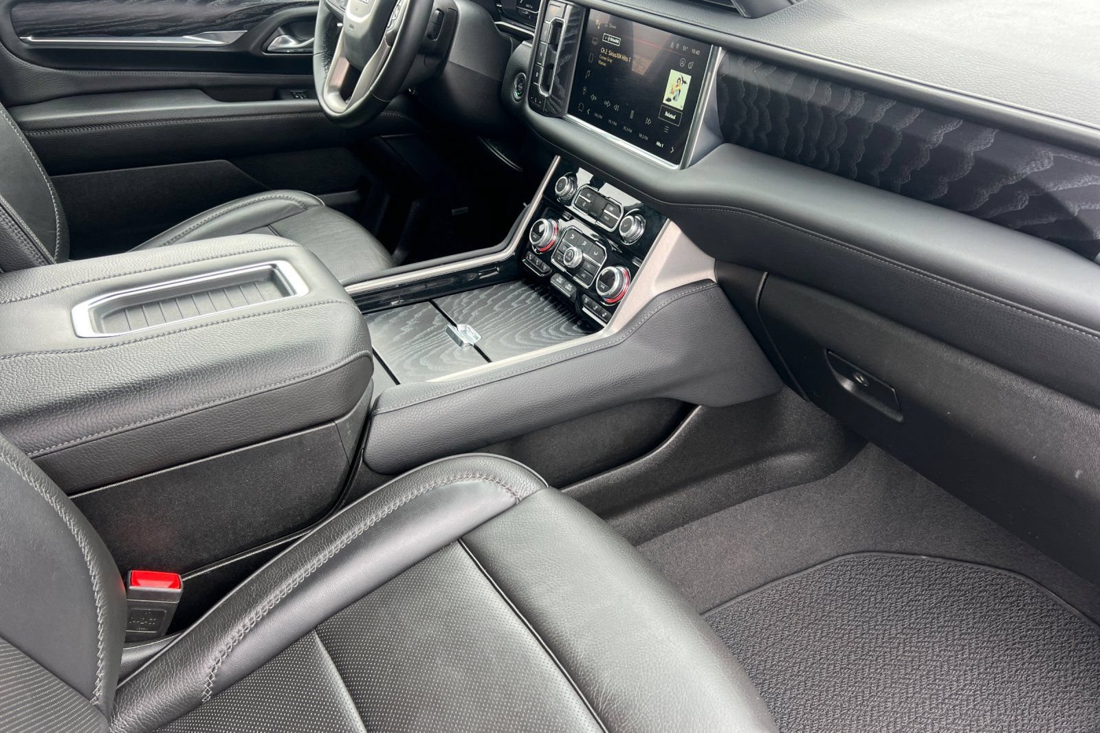 Used 2024 GMC Yukon Denali AWD/4WD image 21