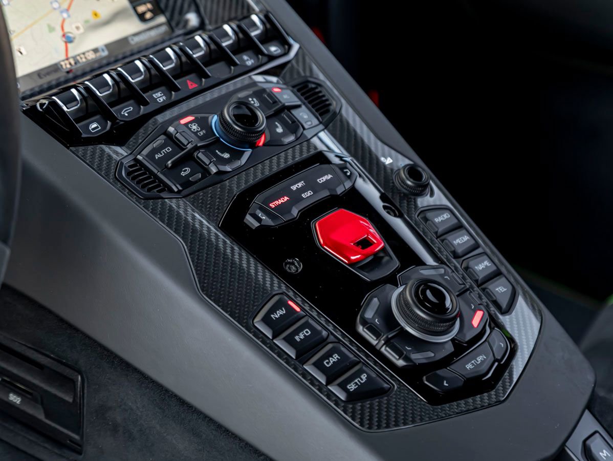 Used 2020 Lamborghini Aventador SVJ AWD/4WD image 23