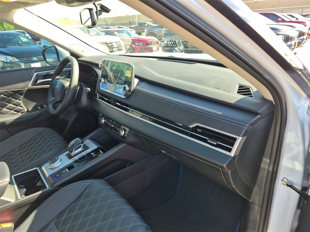 Used 2024 Mitsubishi Outlander 4WD Plug-In Hybrid image 62