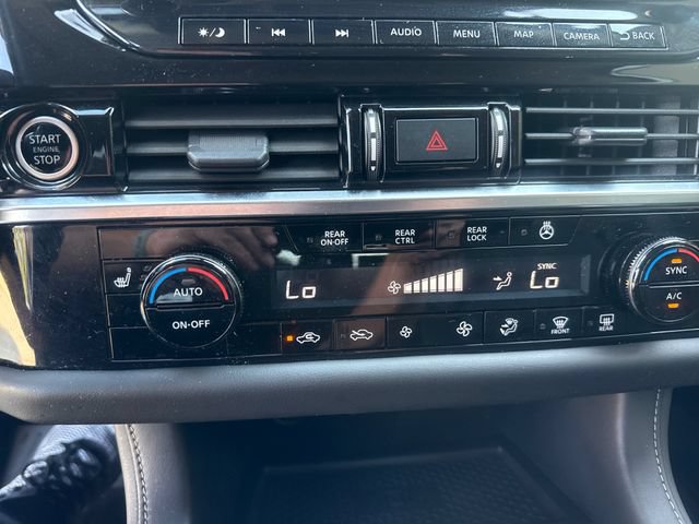 Used 2023 Nissan Pathfinder SL FWD image 15