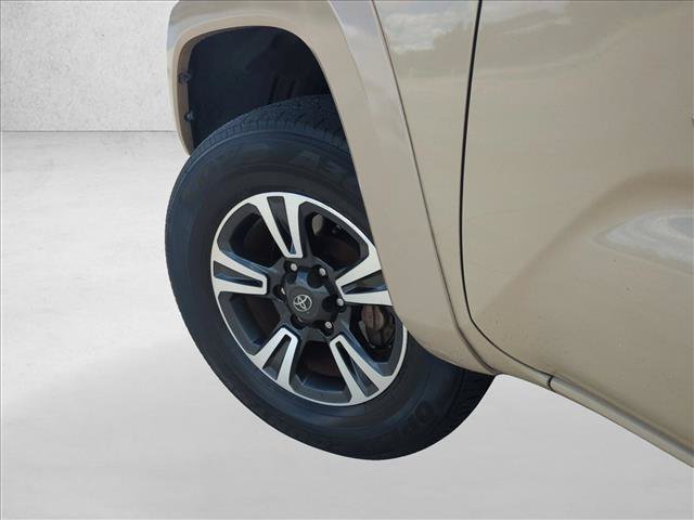 Used 2017 Toyota Tacoma TRD Sport w/ Tow Package RWD image 10