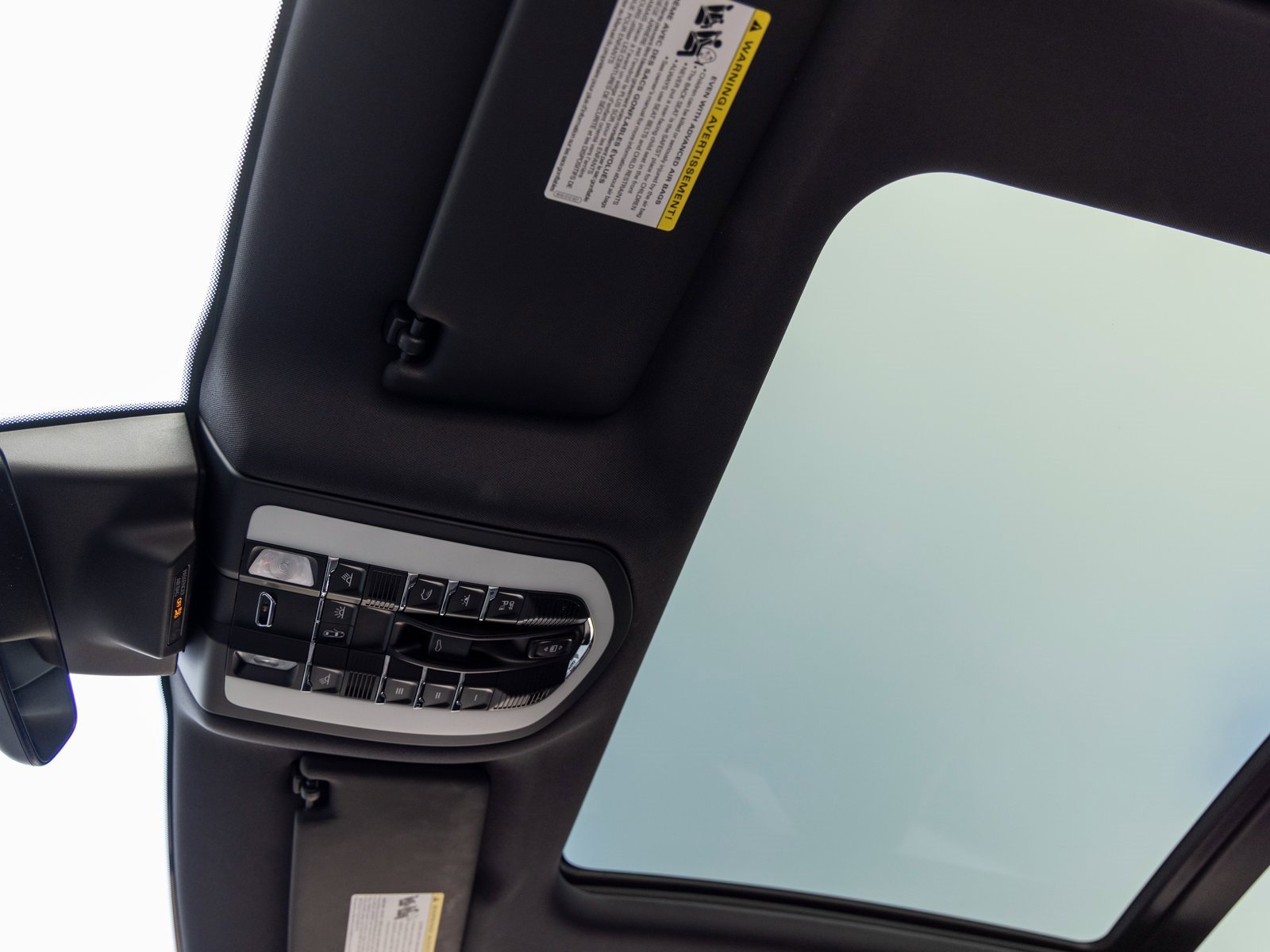 Certified 2025 Porsche Macan image 29