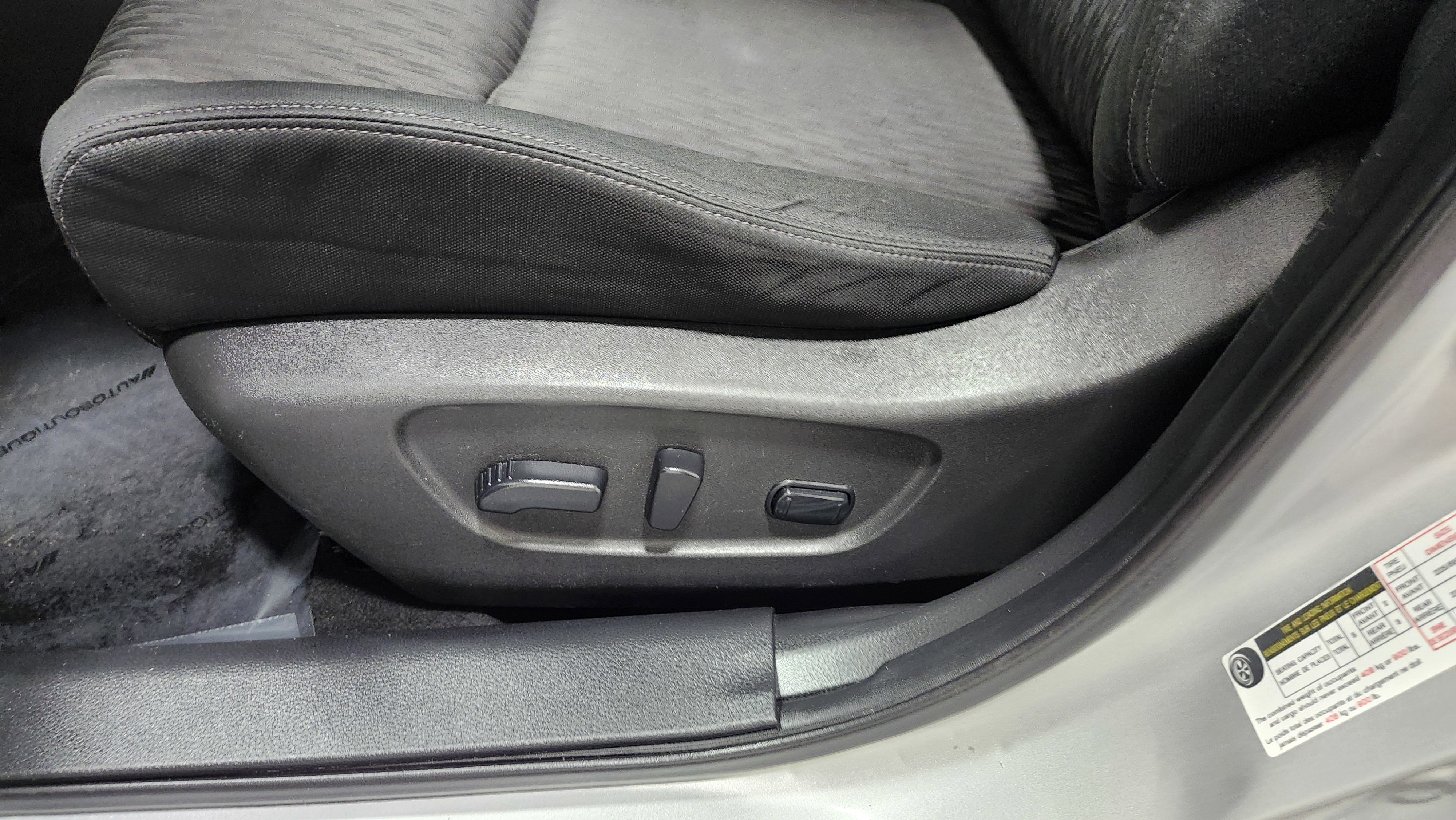 Used 2020 Nissan Rogue SV image 25