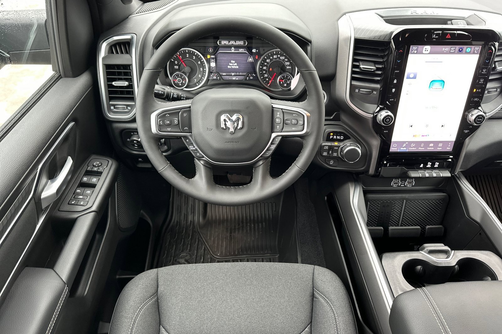 New 2026 RAM 1500 4x4 Crew Cab image 15