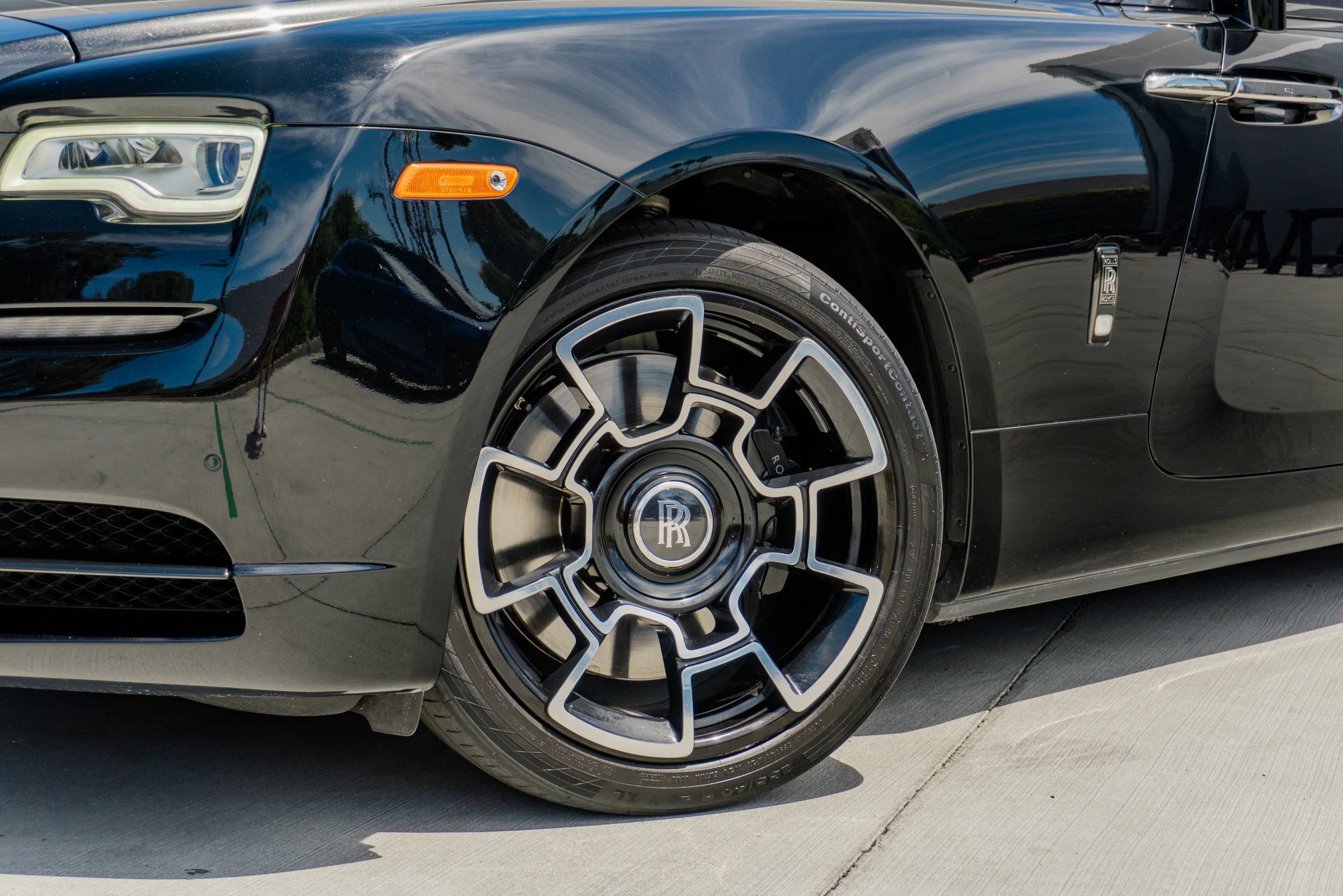 Used 2018 Rolls-Royce Dawn RWD image 26