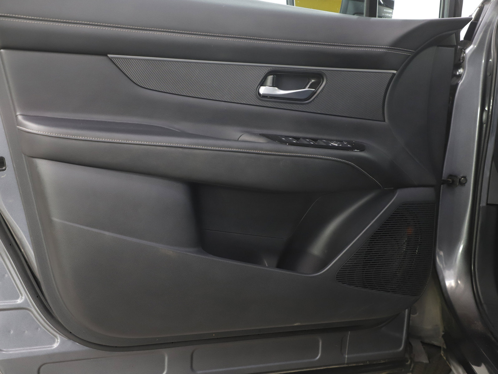 Used 2025 Nissan Murano SV AWD/4WD image 19