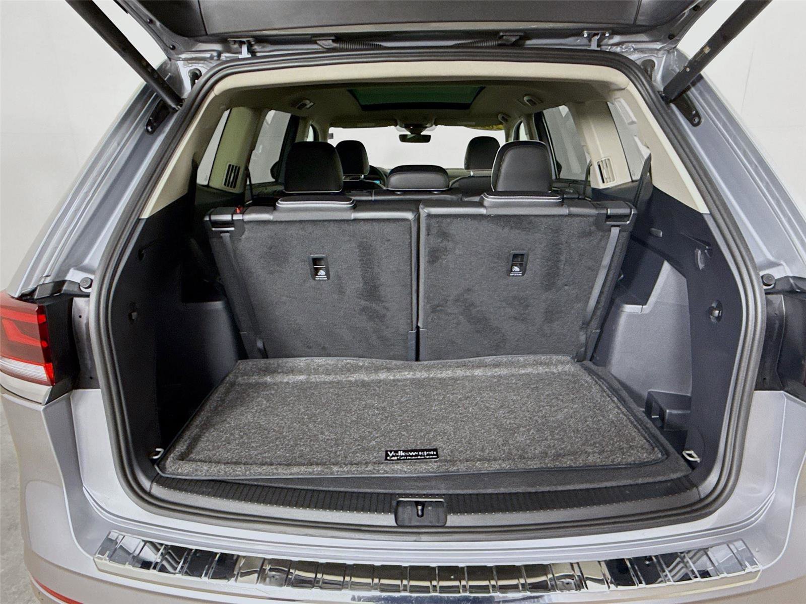 Used 2024 Volkswagen Atlas SEL Premium R-Line image 27