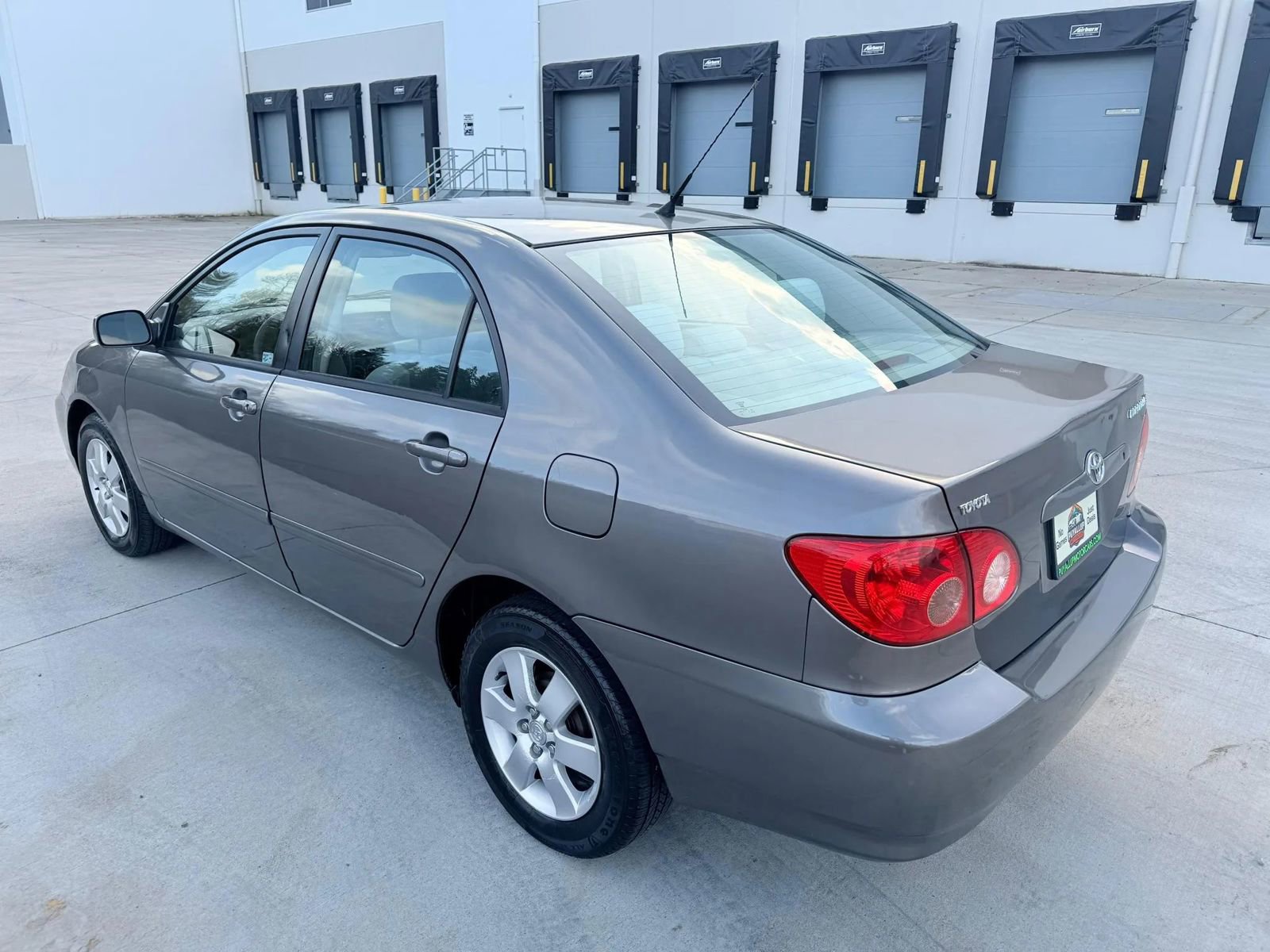 Used 2007 Toyota Corolla LE FWD image 3