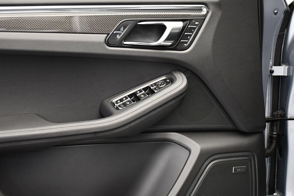 Certified 2026 Porsche Macan Turbo AWD/4WD image 35