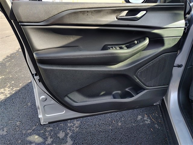 New 2025 Jeep Grand Cherokee Altitude image 11