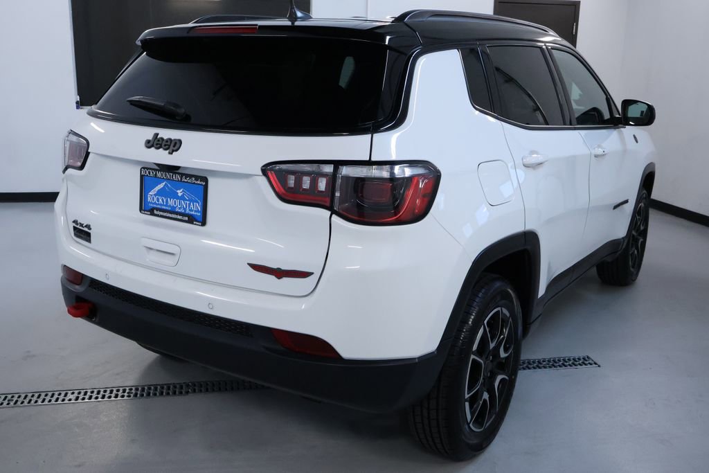 Used 2025 Jeep Compass Trailhawk AWD/4WD image 7