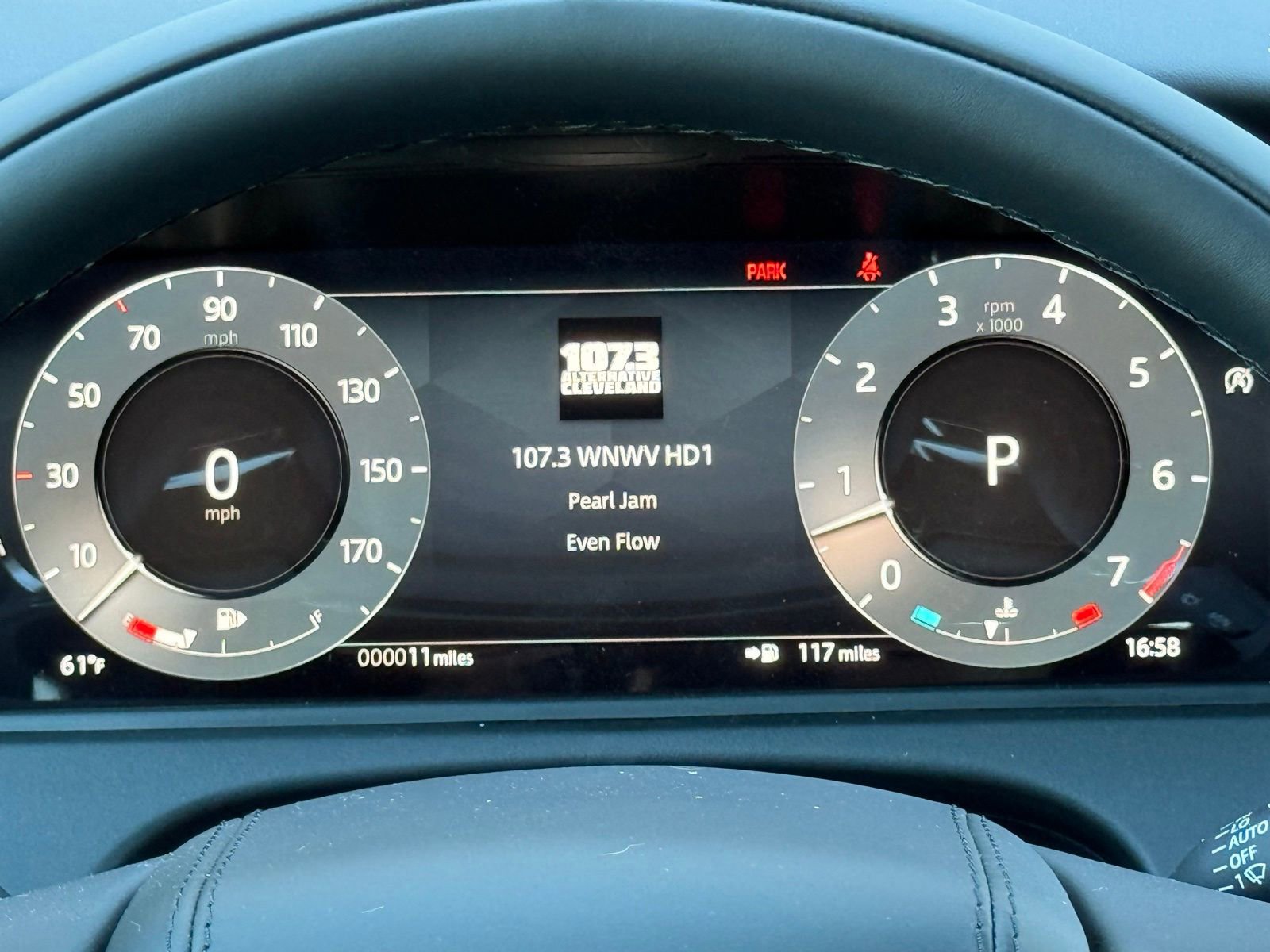 New 2026 Land Rover Range Rover Velar Dynamic SE image 27
