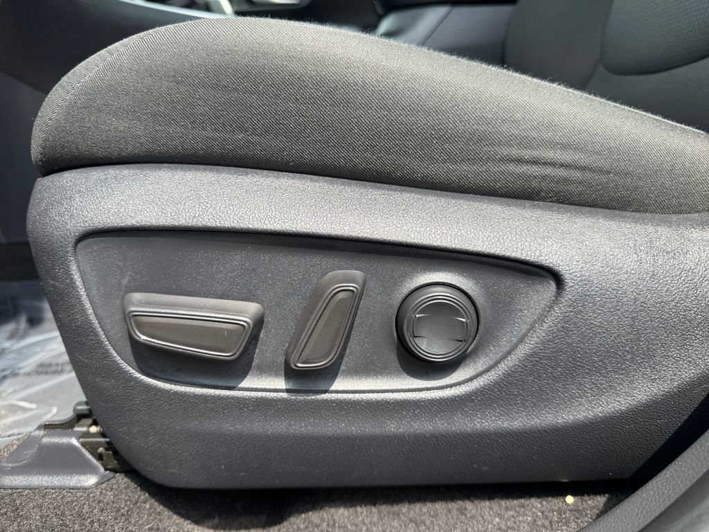 Used 2025 Toyota RAV4 XLE AWD/4WD image 10