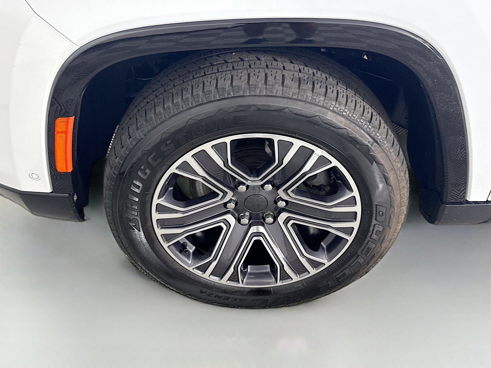 Used 2024 Jeep Wagoneer L Series II w/ Flexible Seating Group RWD image 38