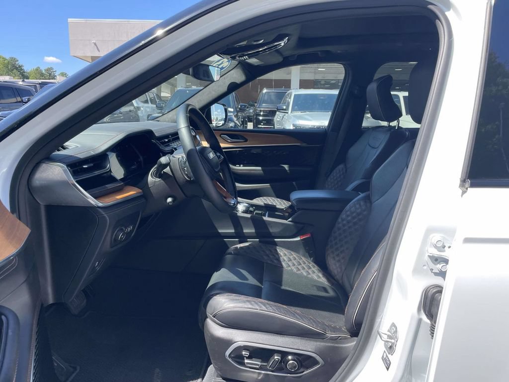 Used 2023 Jeep Grand Cherokee L Summit AWD/4WD image 28
