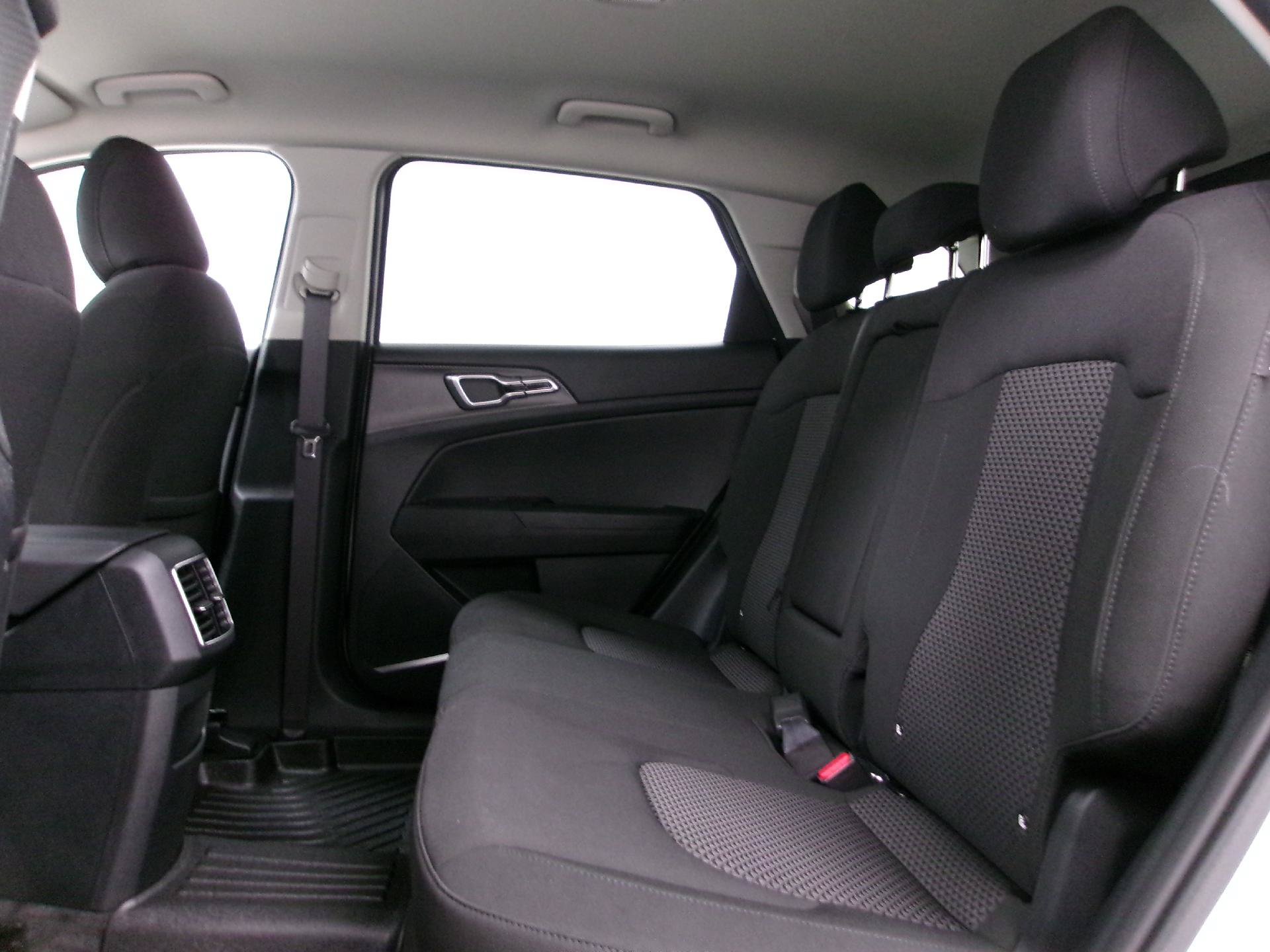 Used 2025 Kia Sportage LX AWD/4WD image 9