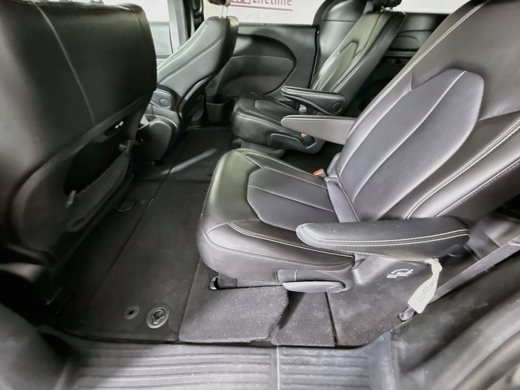 Used 2025 Chrysler Pacifica Select FWD image 28