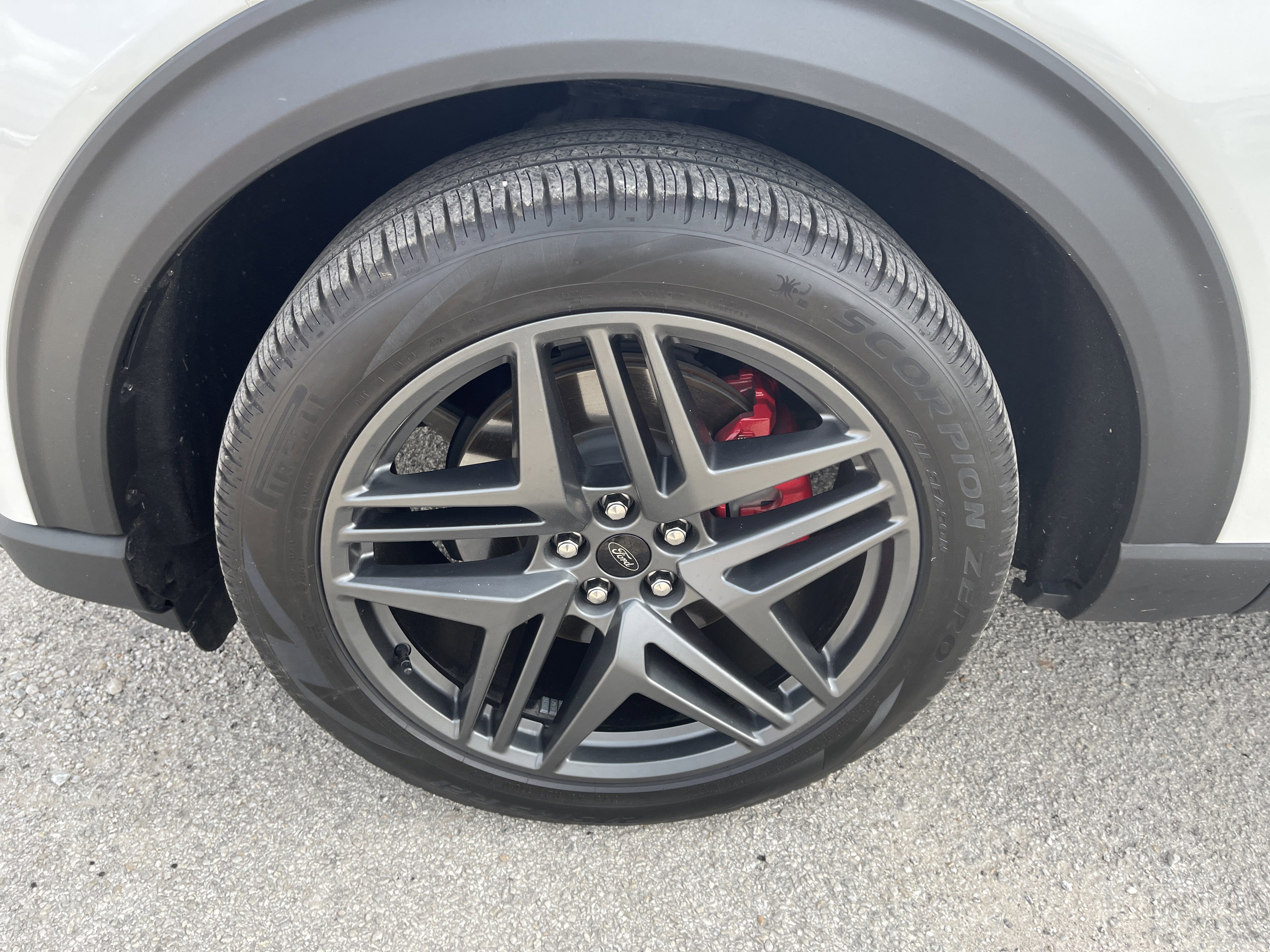 Used 2025 Ford Explorer ST image 13