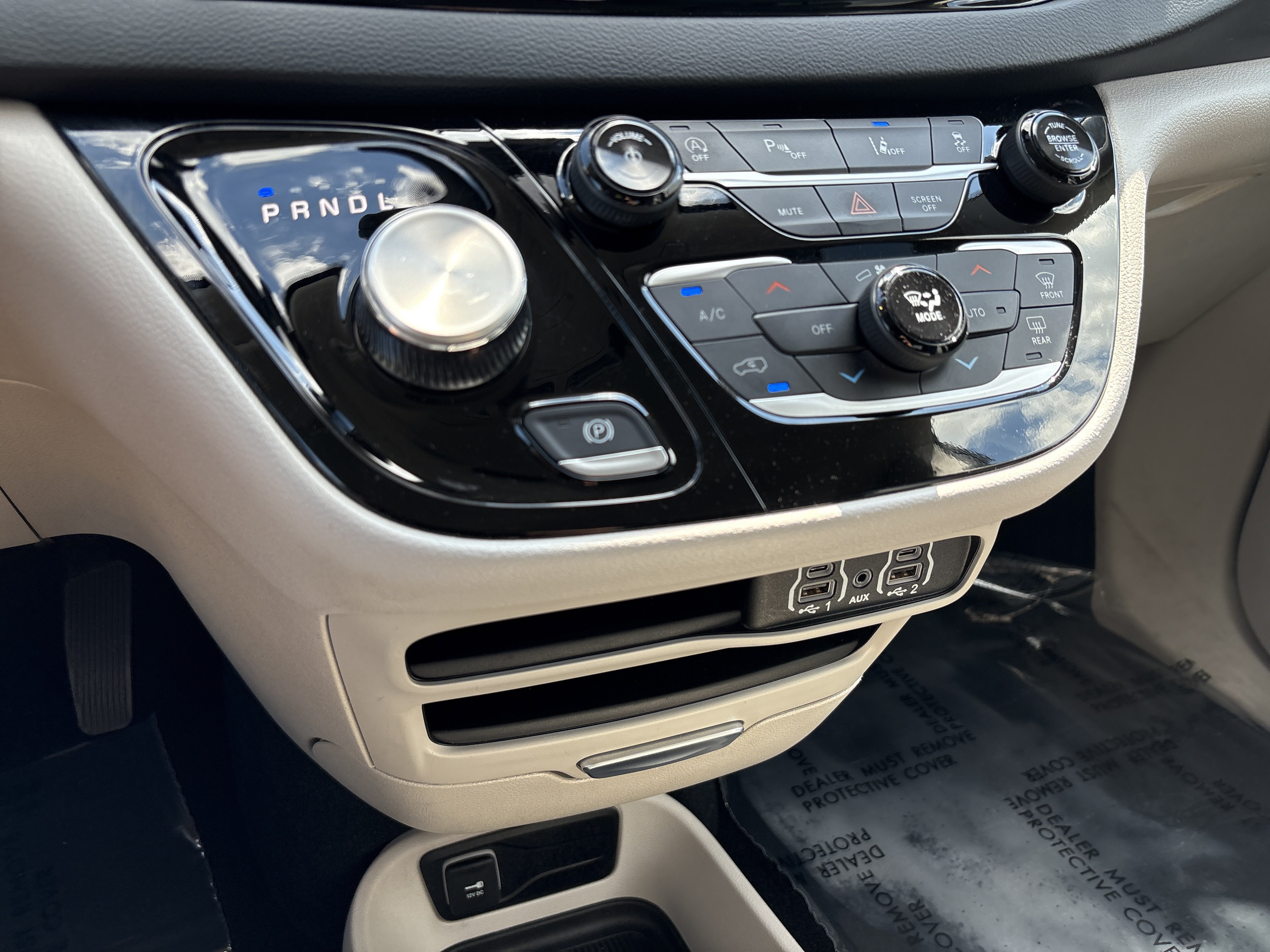 Used 2023 Chrysler Pacifica Touring-L FWD image 30