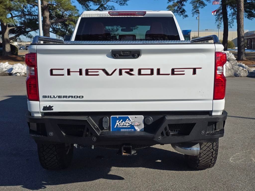 Used 2020 Chevrolet Silverado 2500 Custom w/ Custom Value Package image 4