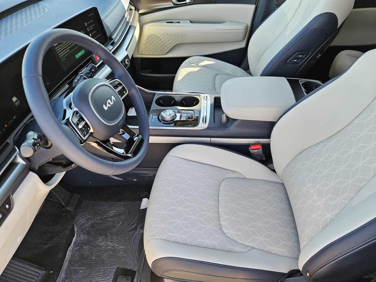 New 2026 Kia Carnival SX w/ SX Dark Edition Package FWD image 9