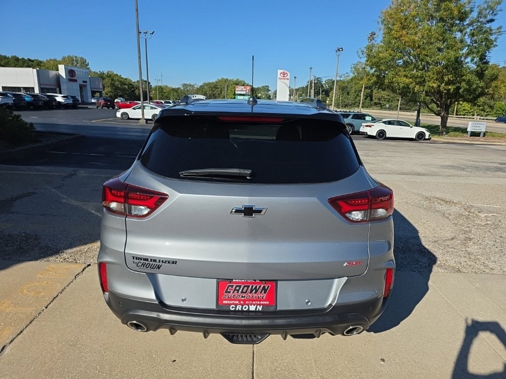 Used 2023 Chevrolet TrailBlazer RS w/ Sun and Liftgate Package FWD image 4