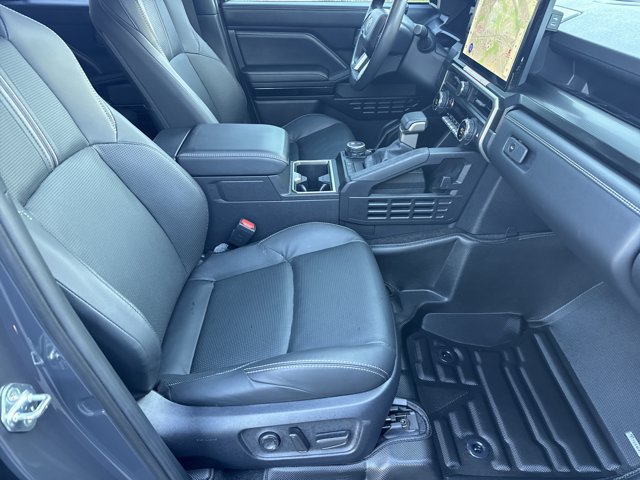 Used 2025 Toyota 4Runner Limited AWD/4WD image 15