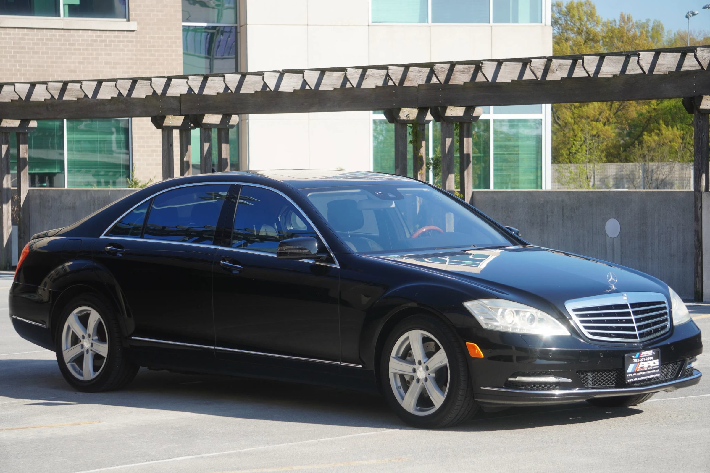 Used 2010 Mercedes-Benz S 550 4MATIC image 8