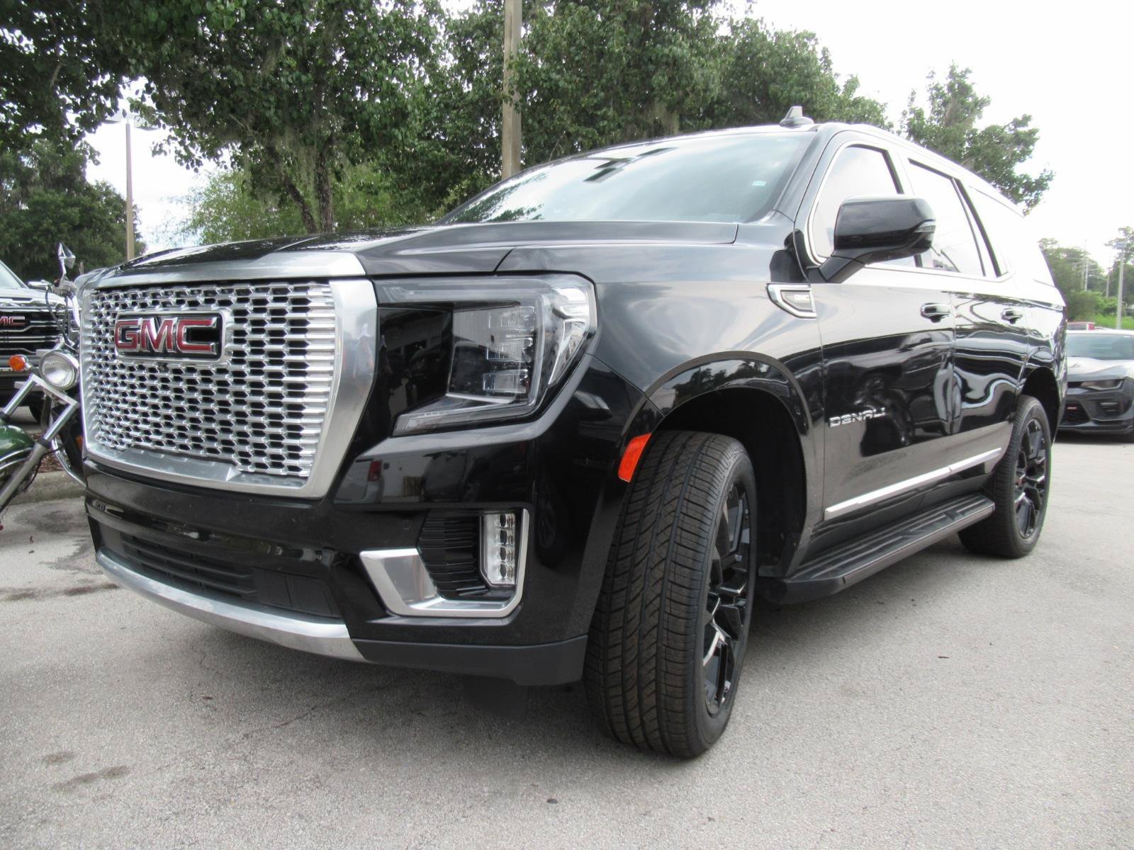 Used 2022 GMC Yukon Denali AWD/4WD image 2