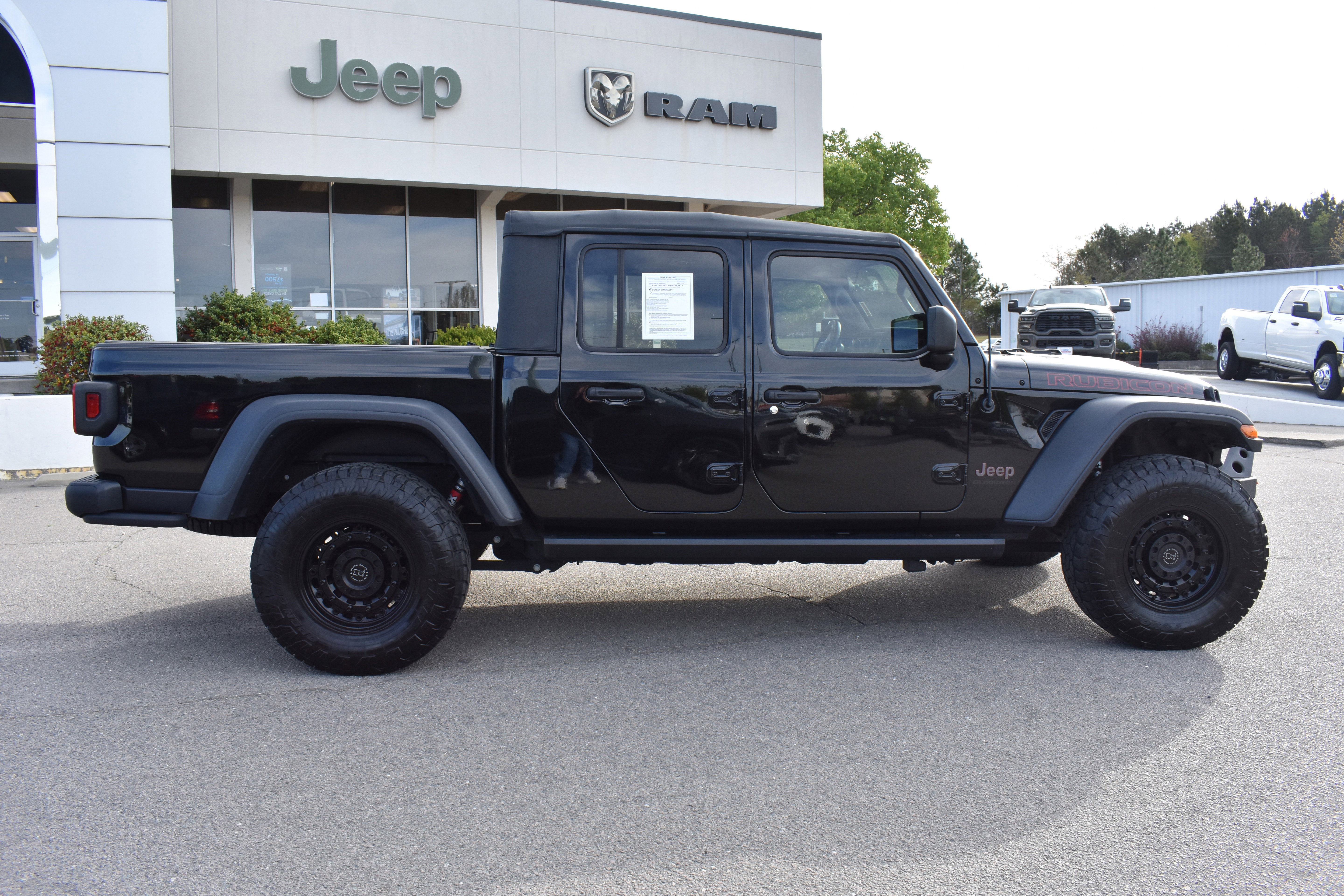 Used 2020 Jeep Gladiator Rubicon w/ Trailer Tow Package image 10