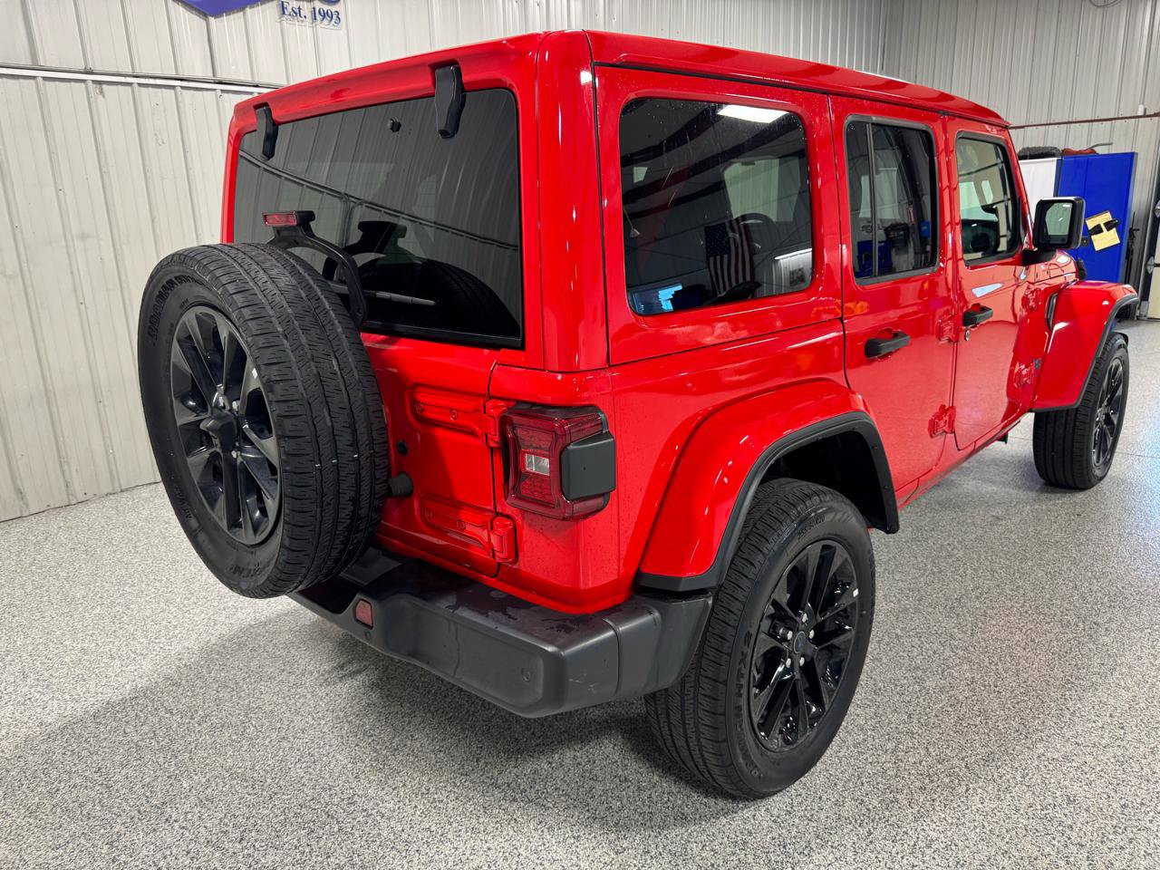 Used 2025 Jeep Wrangler Sahara w/ Safety Group AWD/4WD image 3