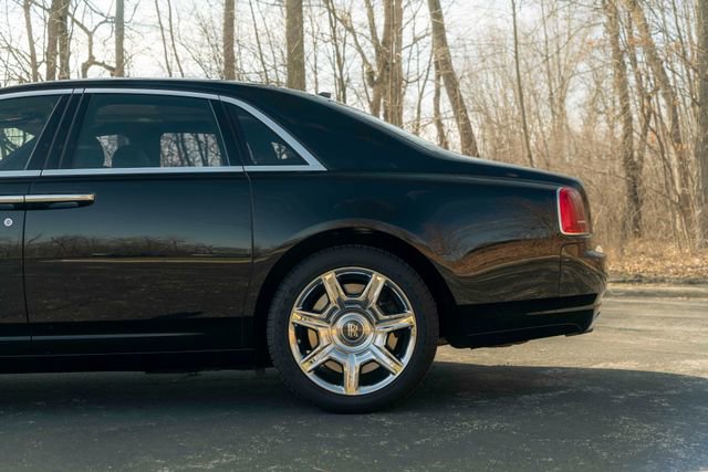 Used 2012 Rolls-Royce Ghost image 36