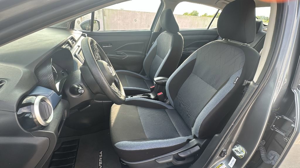 Used 2025 Nissan Versa SV FWD image 4