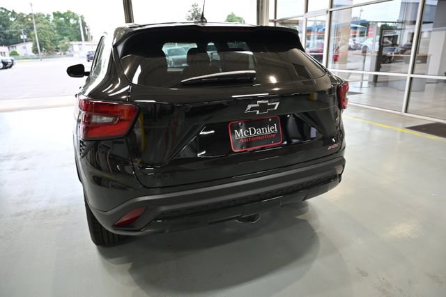 New 2026 Chevrolet Trax RS w/ Sunroof Package FWD image 6