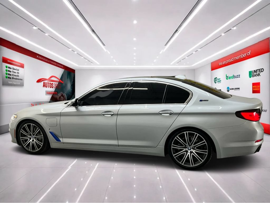 Used 2018 BMW 530e xDrive w/ Premium Package 2 AWD/4WD image 4