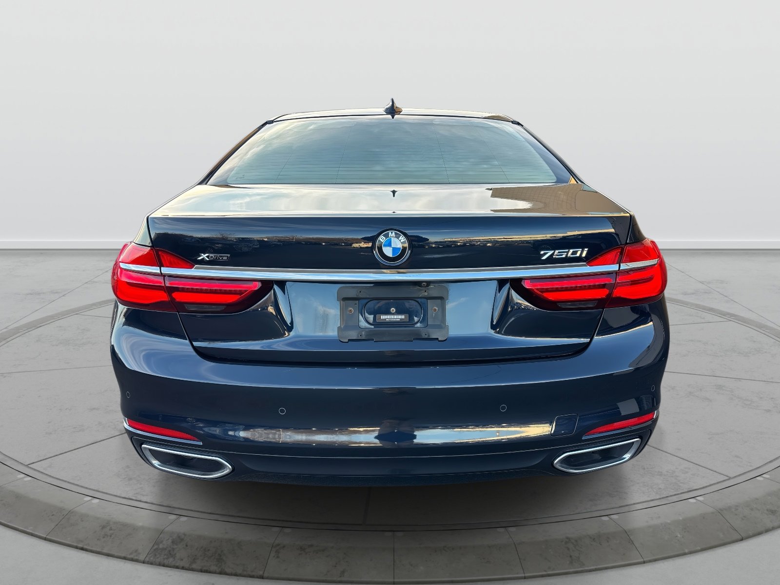 Used 2018 BMW 750i xDrive image 4