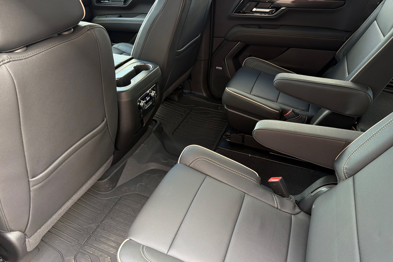 New 2026 GMC Yukon Elevation AWD/4WD image 12