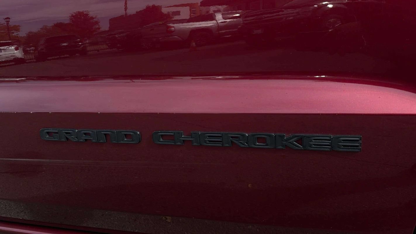 Used 2017 Jeep Grand Cherokee Altitude AWD/4WD image 22