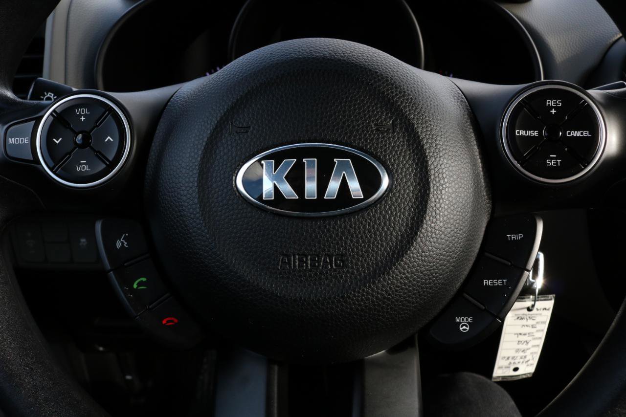 Used 2016 Kia Soul + FWD image 31