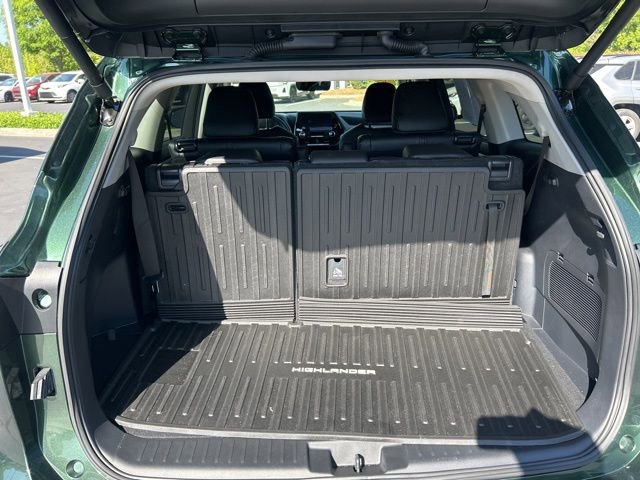 Used 2025 Toyota Highlander XLE image 10