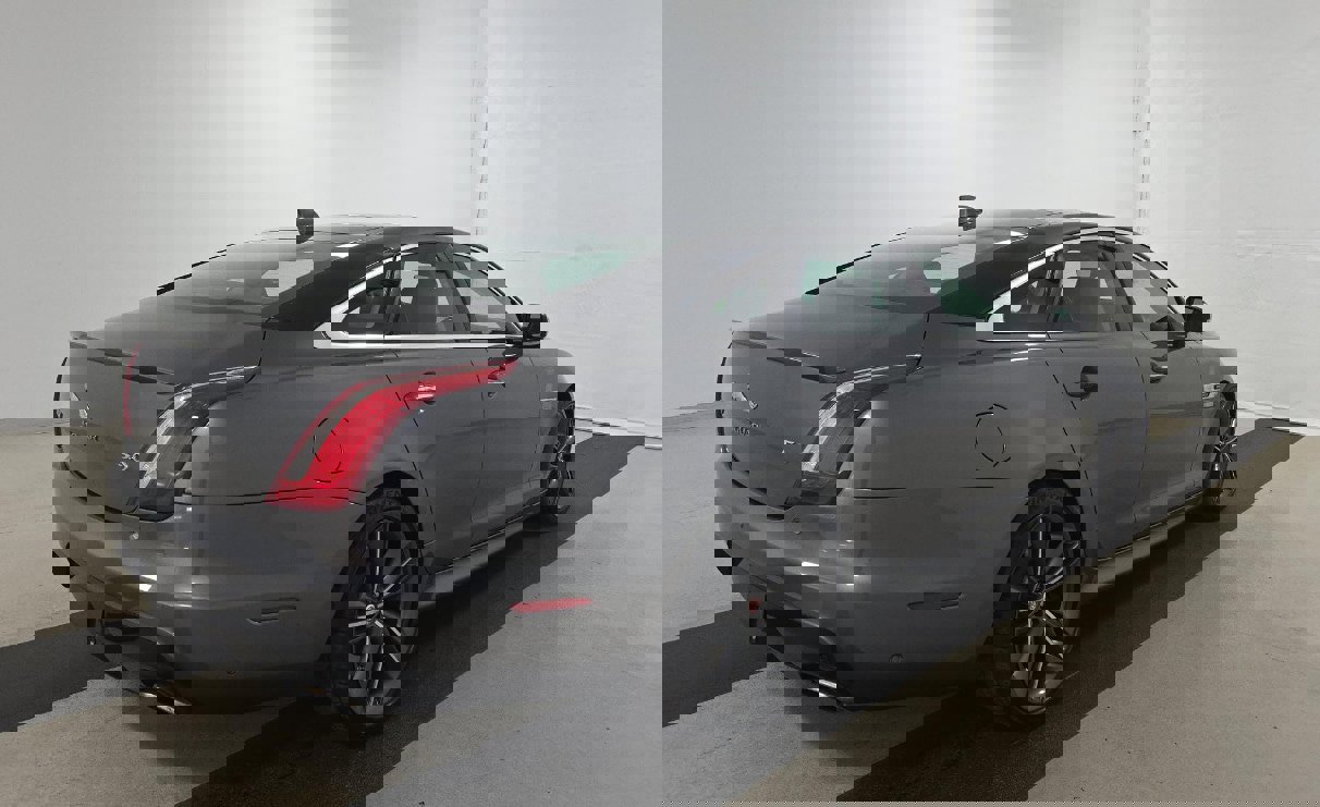 Used 2019 Jaguar XJ Supercharged image 12