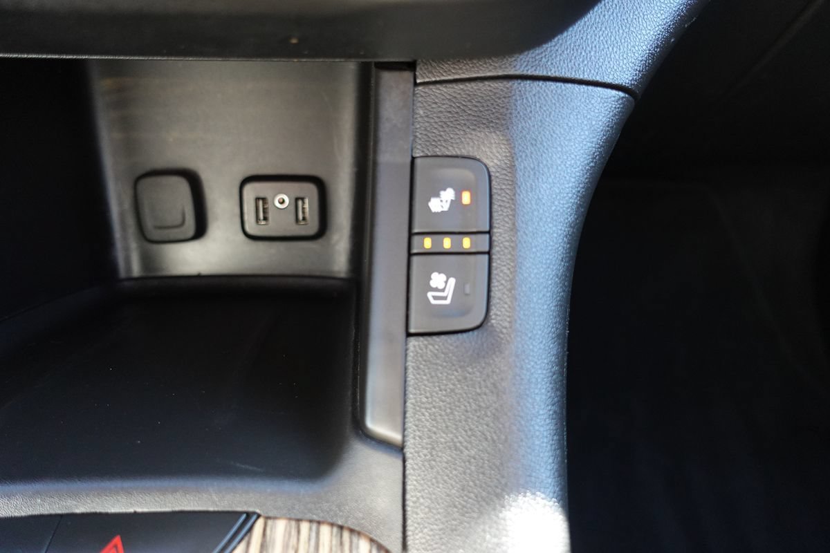 Used 2019 GMC Acadia Denali w/ Technology Package FWD image 46