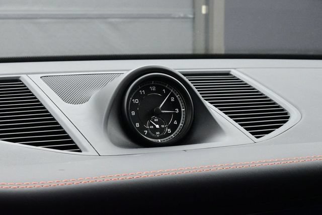 Certified 2023 Porsche Macan AWD/4WD image 12